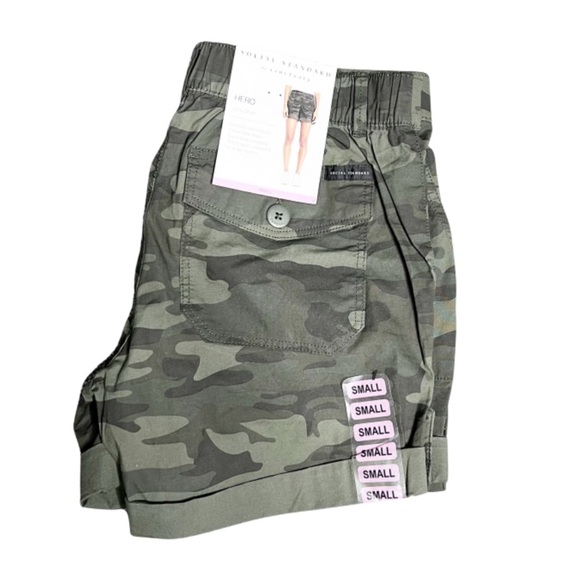 New with Tags Sanctuary Social Standard Women's Hero Relaxed Camo Utility Shorts - Picture 8 of 16